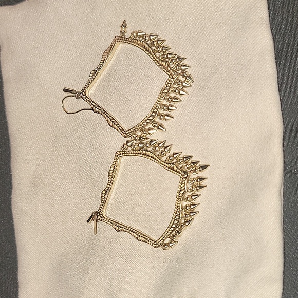 Kendra Scott Lacy Drop Earrings - Picture 4 of 4